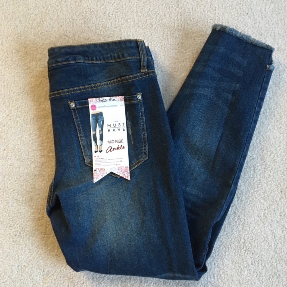 Almost Famous Mid-Rise Ankle Cut Jeans | Size 13 | Star Print & Frayed Hem - Picture 5 of 10